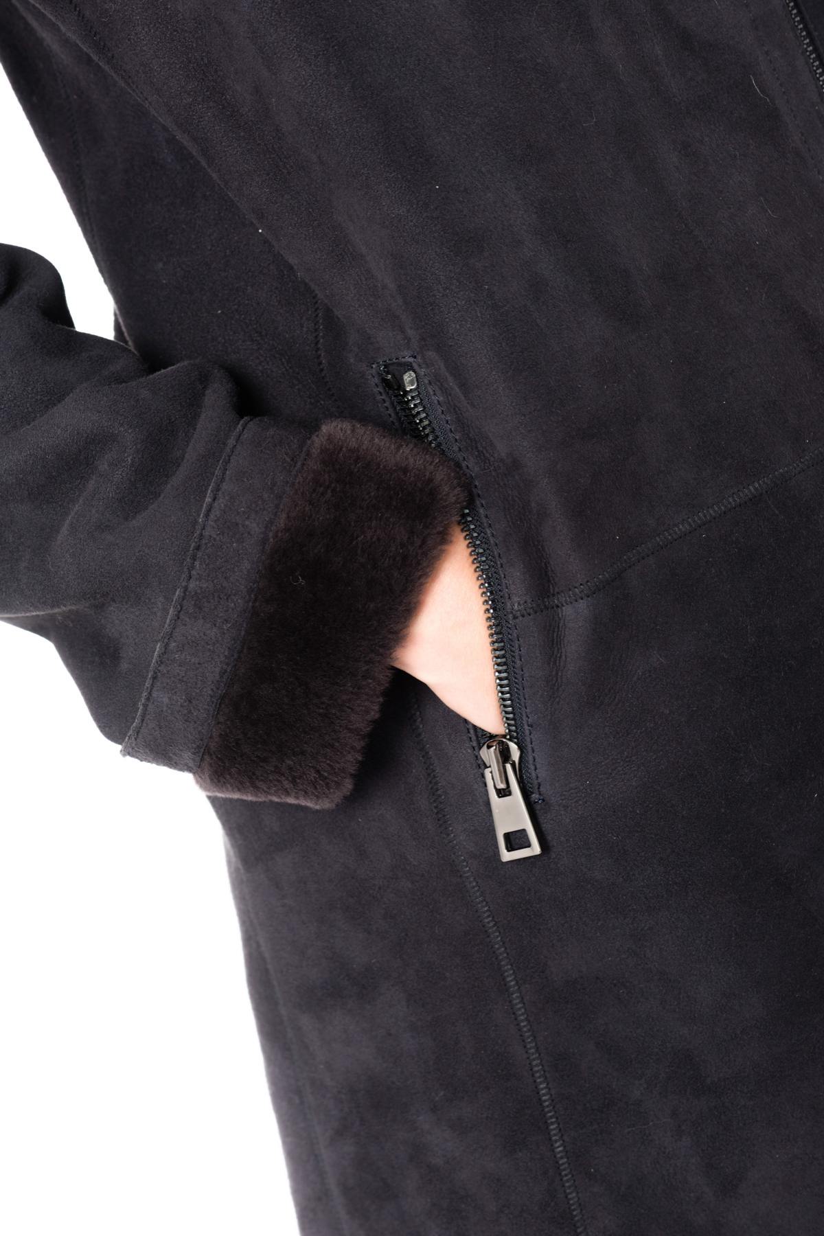 Deep grey suede lamb coat, peach-skin soft, wool-lined for winter. - Image n°5
