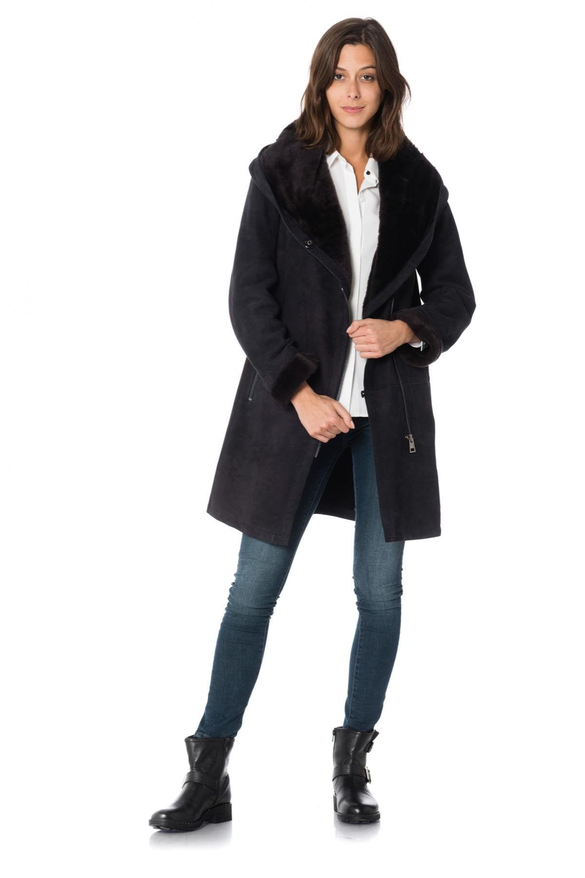 Deep grey suede lamb coat, peach-skin soft, wool-lined for winter. - Image n°2