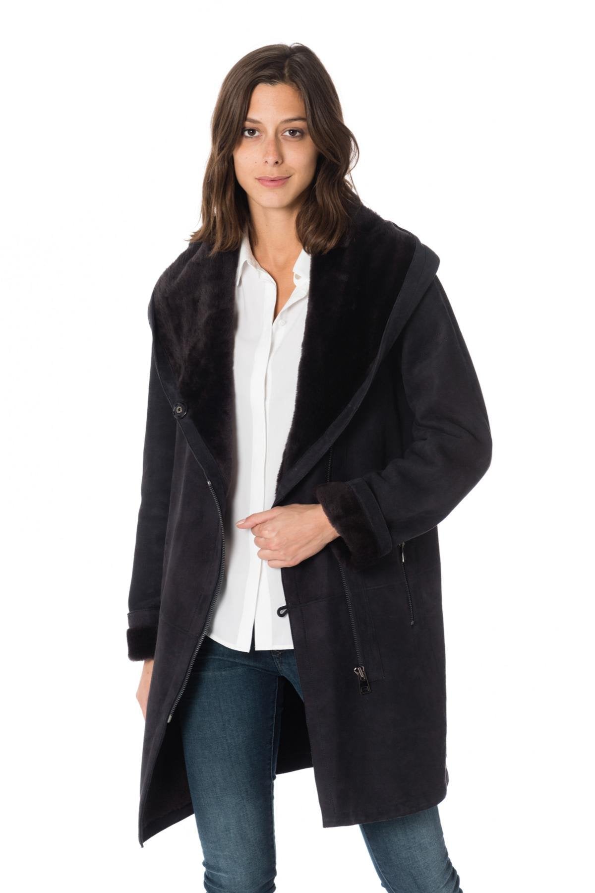 Deep grey suede lamb coat, peach-skin soft, wool-lined for winter. - Image n°3