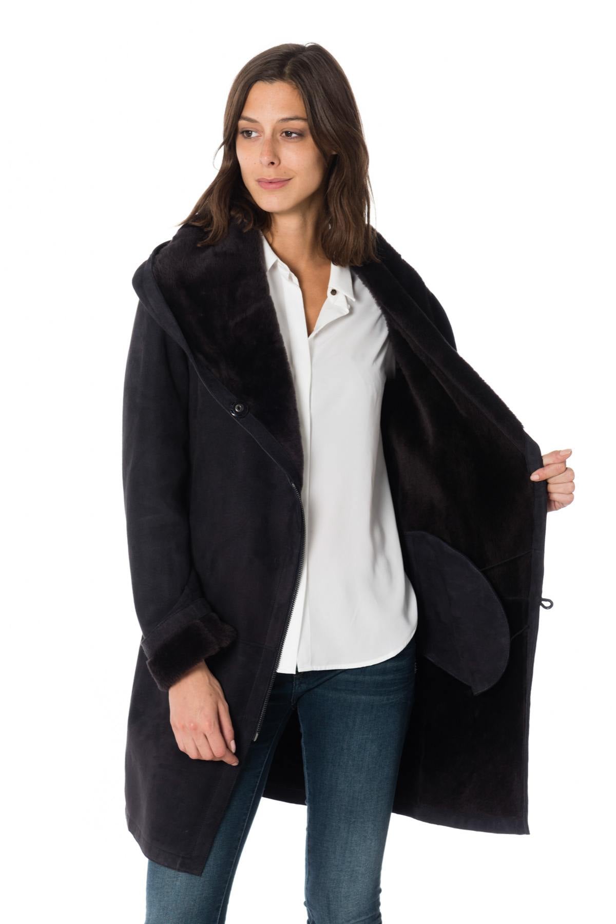Deep grey suede lamb coat, peach-skin soft, wool-lined for winter. - Image n°7