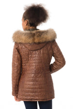 Quilted shearling in aged cognac, lightweight yet warm for winter. - Image n°6