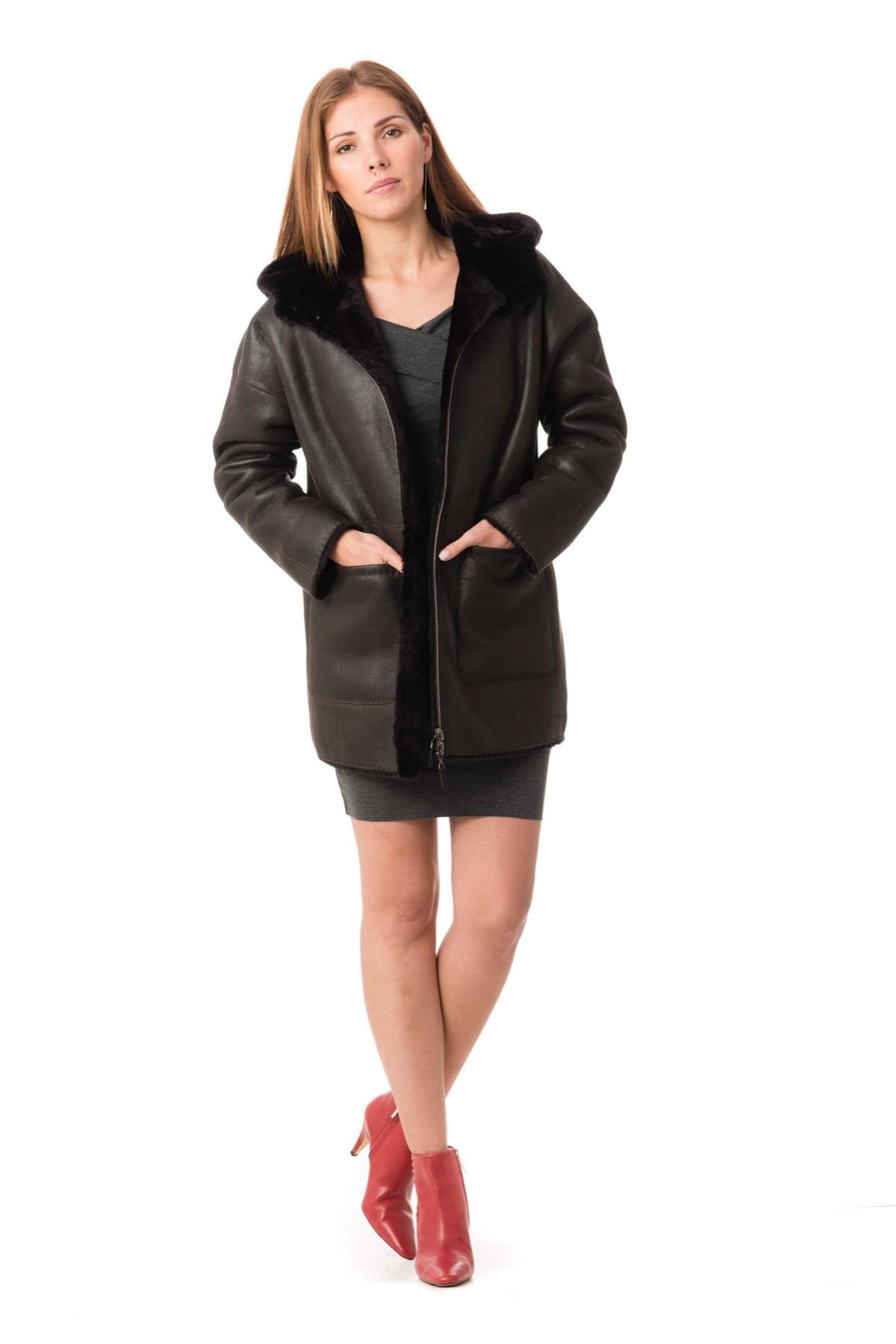 Reversible lambshearling coat in burnished brown-warmth and style. - Image n°2
