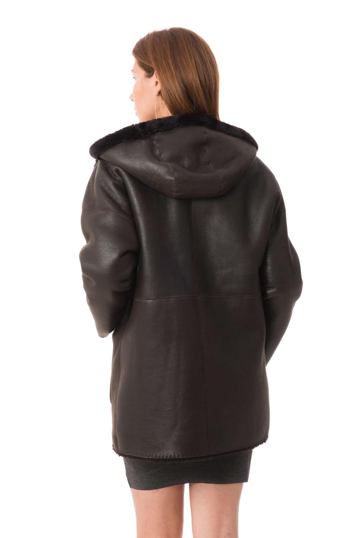 Reversible lambshearling coat in burnished brown-warmth and style. - Image n°8