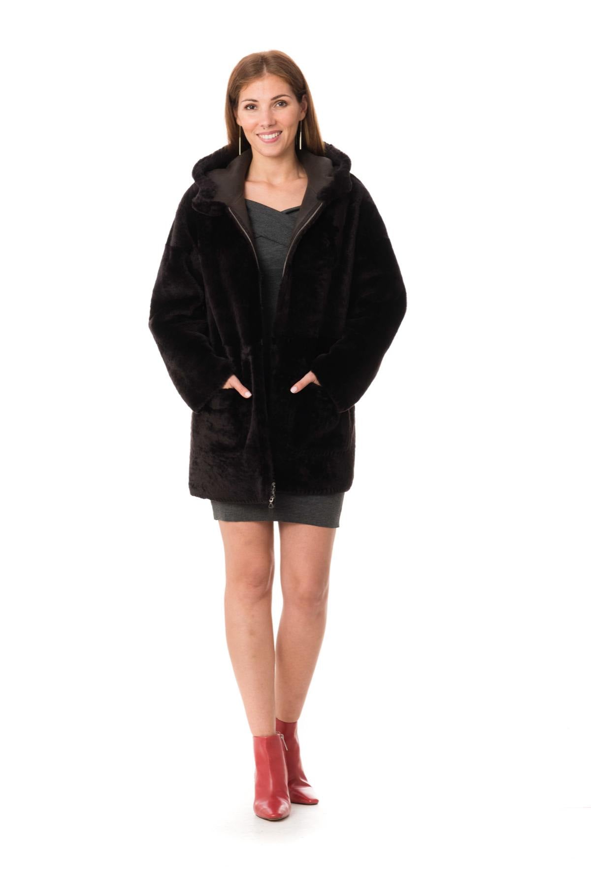 Reversible lambshearling coat in burnished brown-warmth and style. - Image n°4