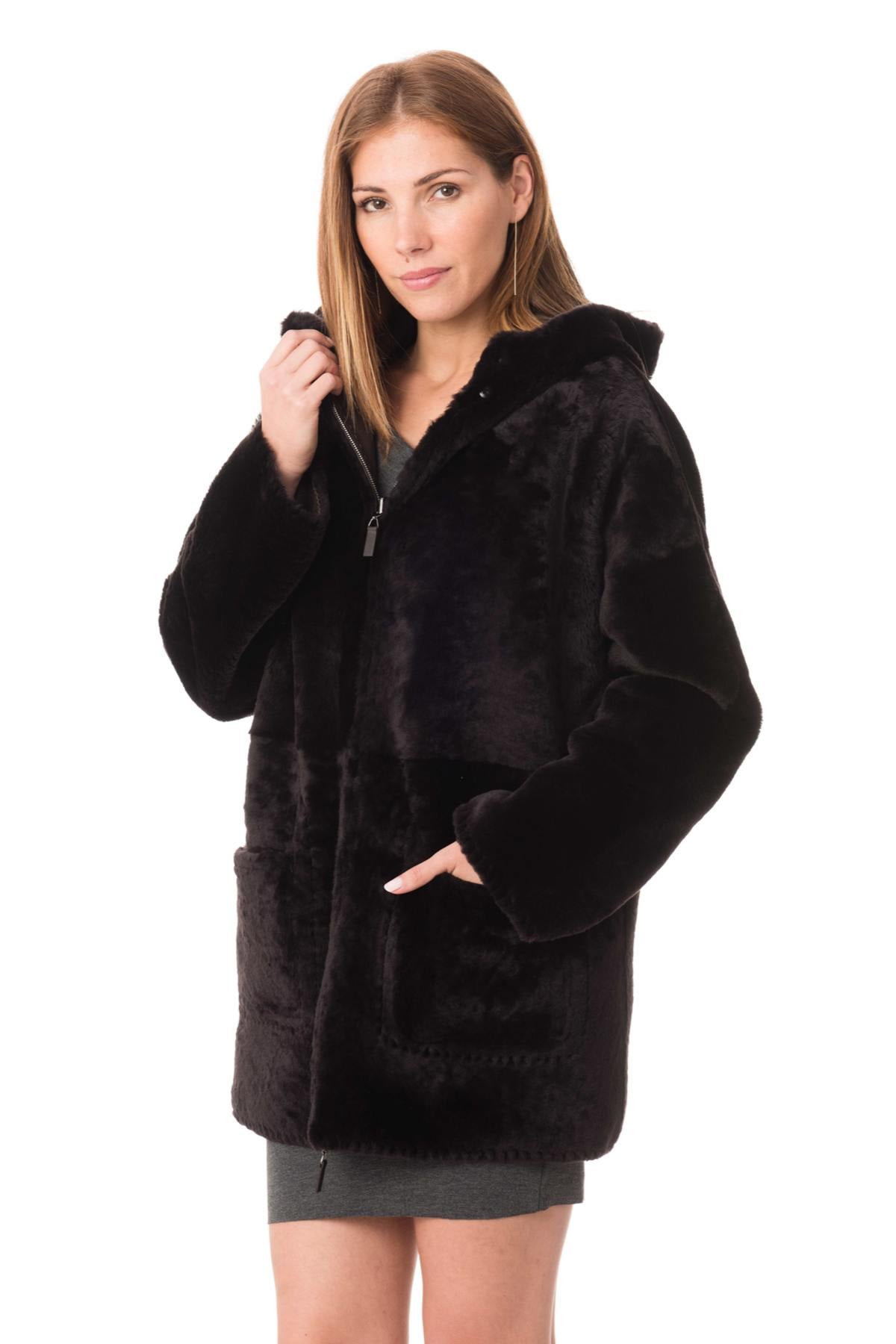 Reversible lambshearling coat in burnished brown-warmth and style. - Image n°5