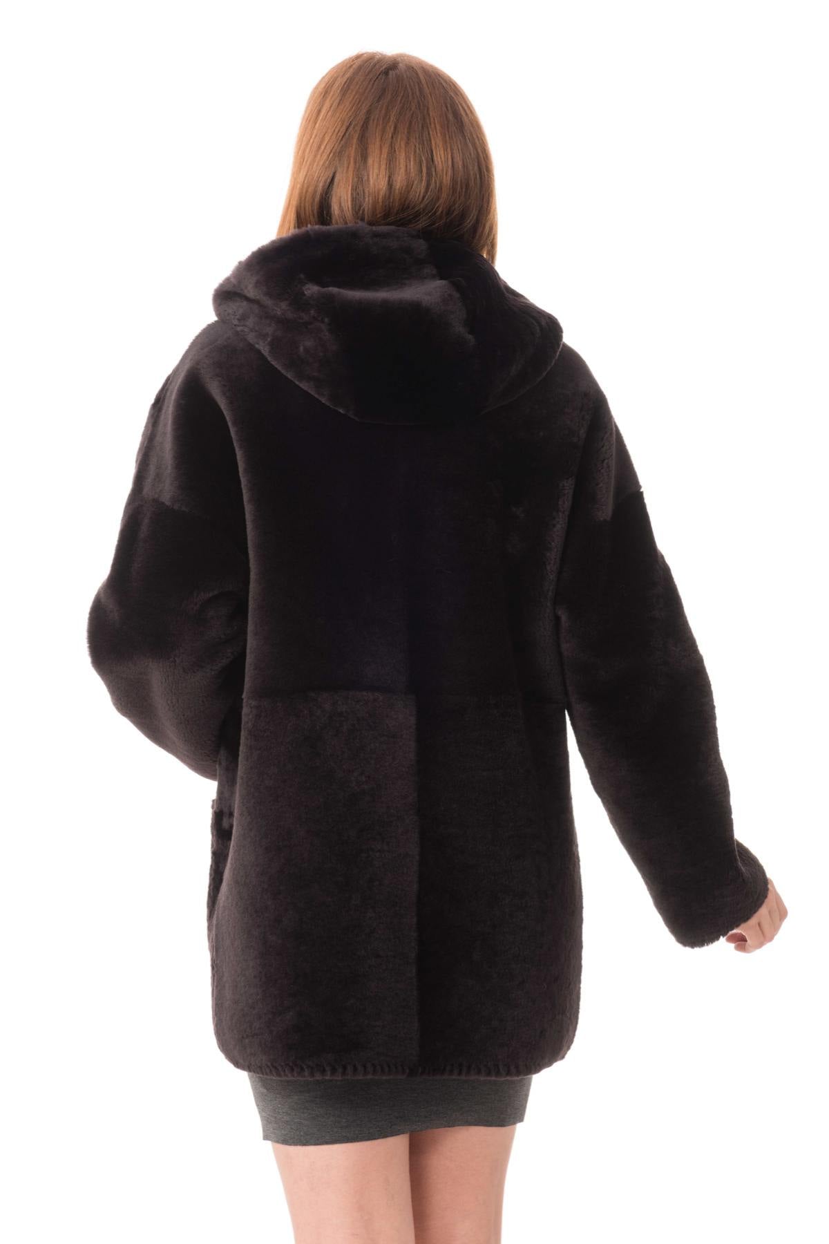 Reversible lambshearling coat in burnished brown-warmth and style. - Image n°7