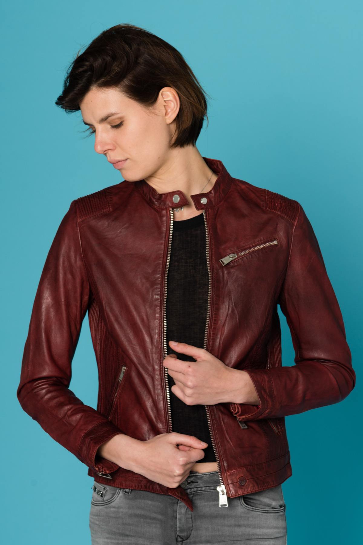 Bold red lambskin jacket with moto details and a slim, flattering fit. - Image n°3