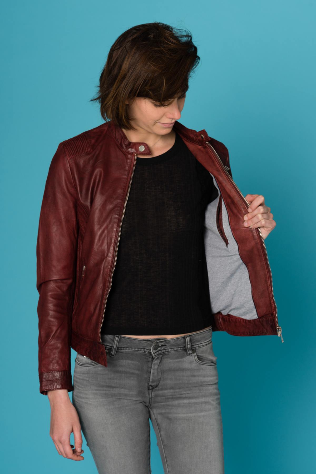 Bold red lambskin jacket with moto details and a slim, flattering fit. - Image n°4