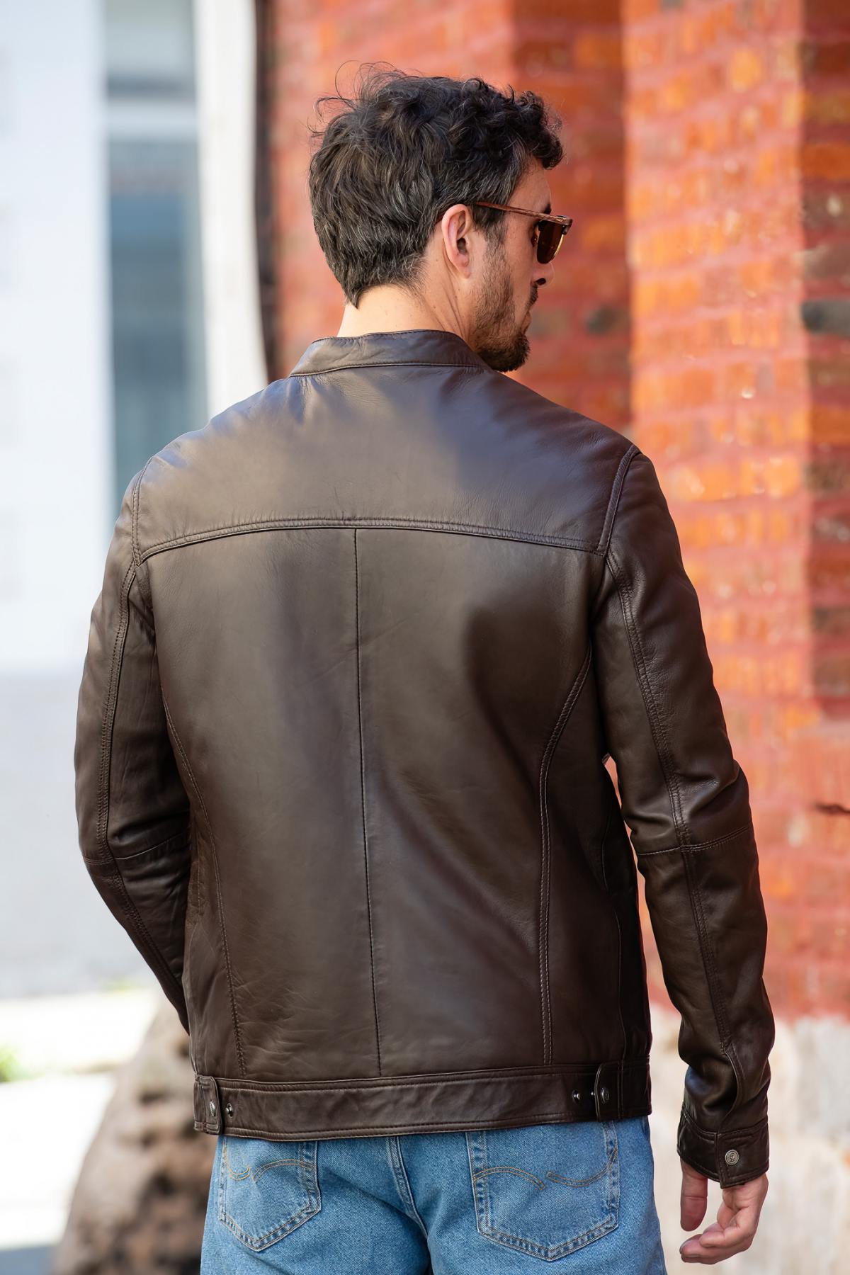 Brown sheepskin jacket with motorbike collar for mid-season style. - Image n°4