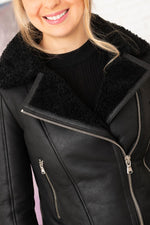 Cityzen's reversed sheepskin jacket: rock edge meets winter warmth. - Image n°8