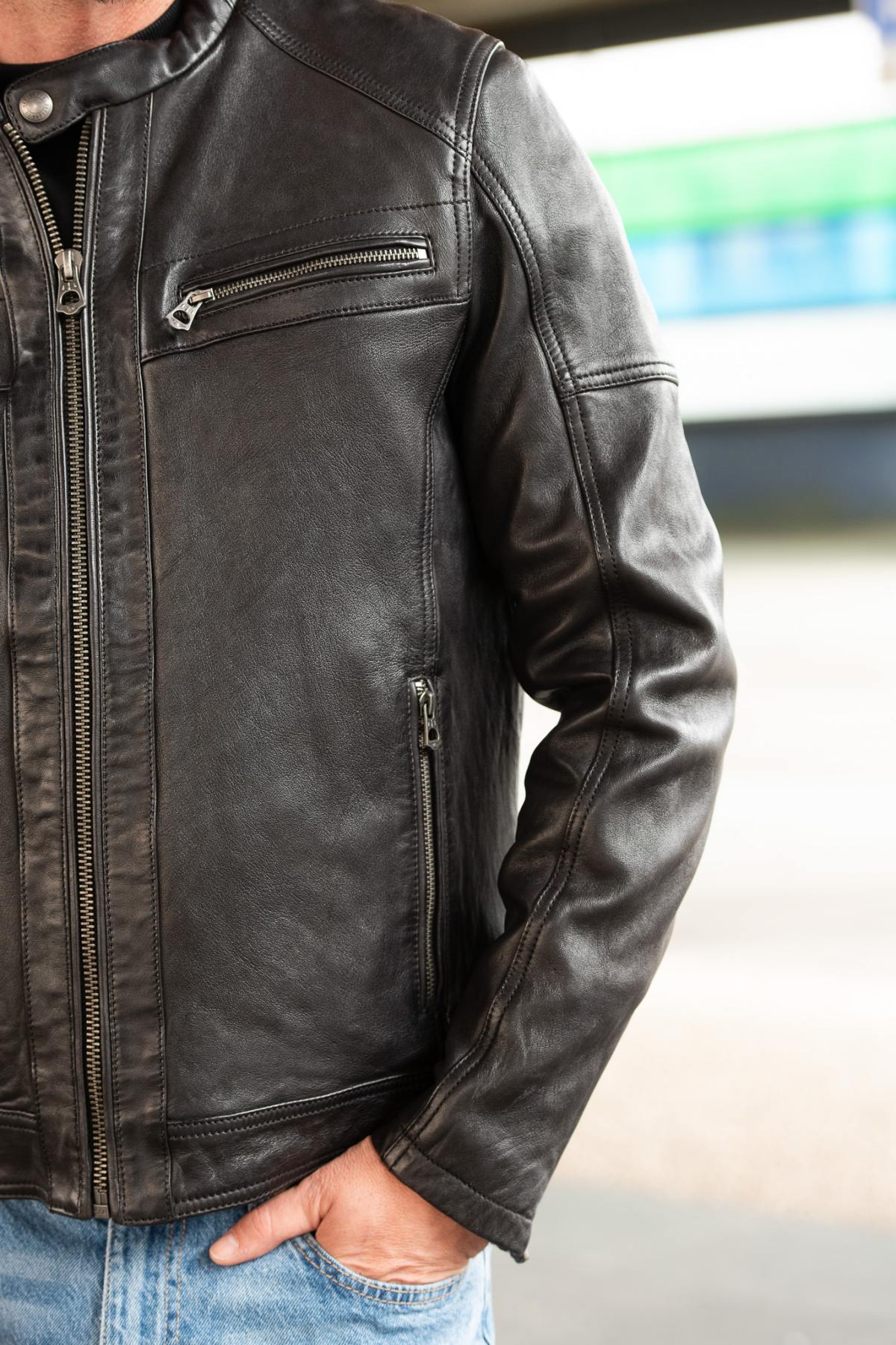 Black lambskin jacket: moto collar, zip details, vintage-washed. - Image n°5