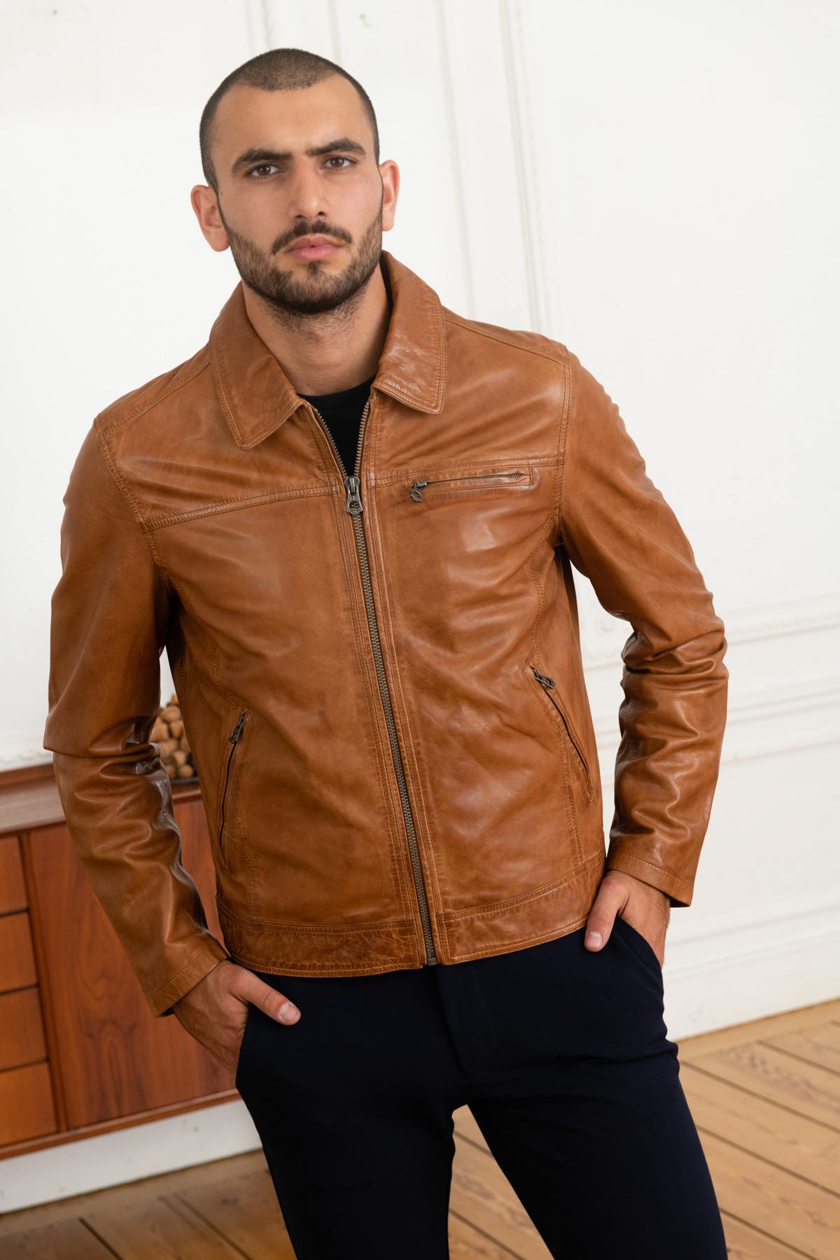 Soft lambskin in warm cognac, ideal for mid-season wear. - Image n°1