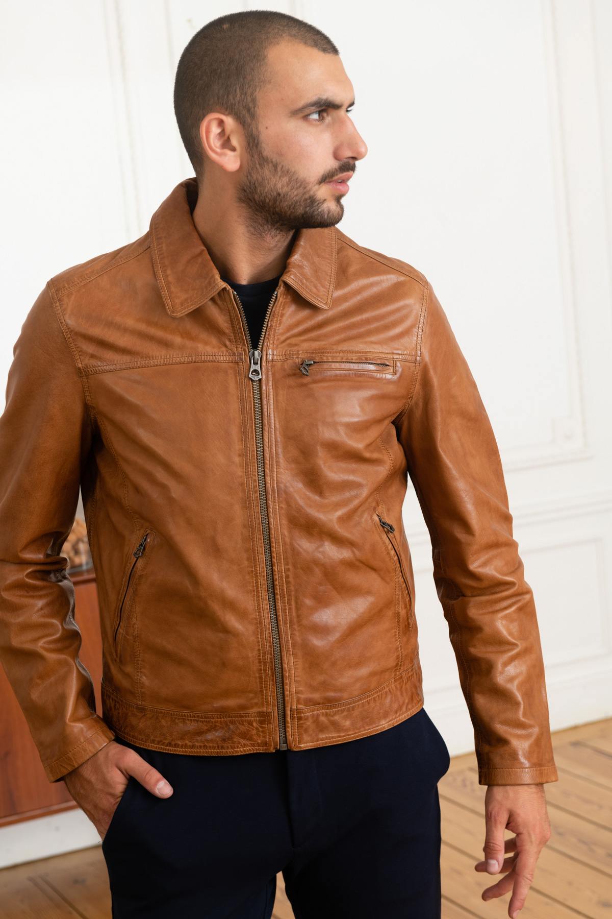 Soft lambskin in warm cognac, ideal for mid-season wear. - Image n°3