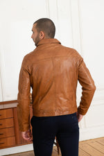 Soft lambskin in warm cognac, ideal for mid-season wear. - Image n°5