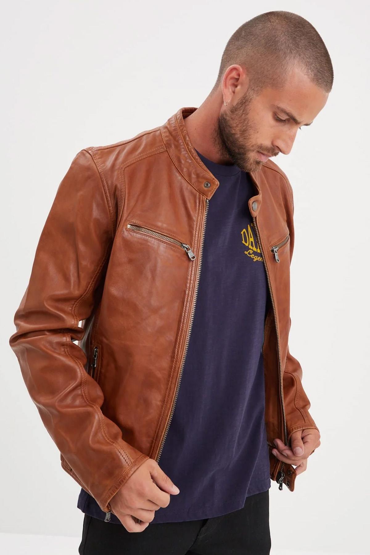Supple Cognac sheep leather jacket with a slim fit and biker edge. - Image n°5
