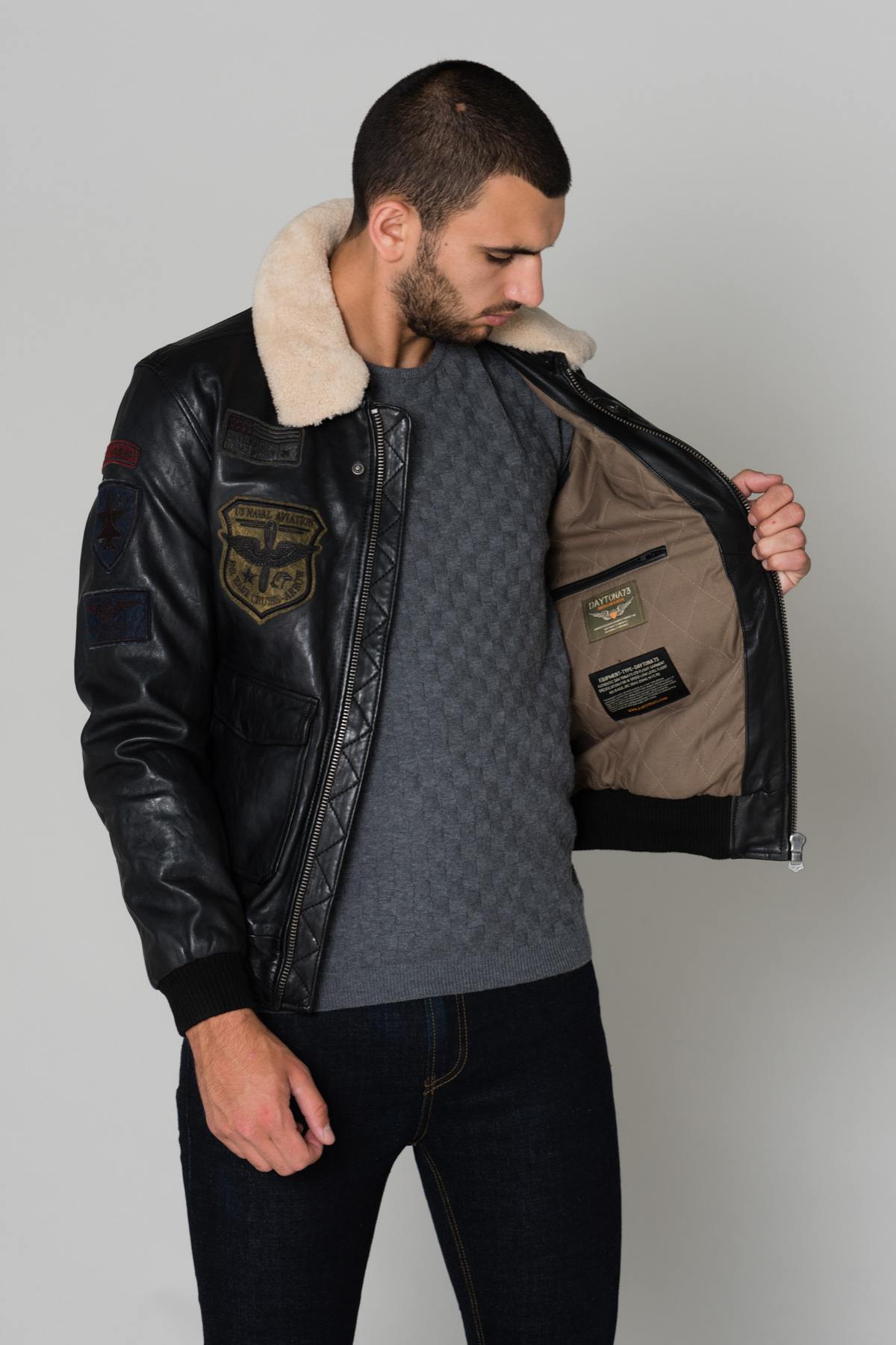 Petrol-black lambskin aviator jacket with aged leather and collar. - Image n°5