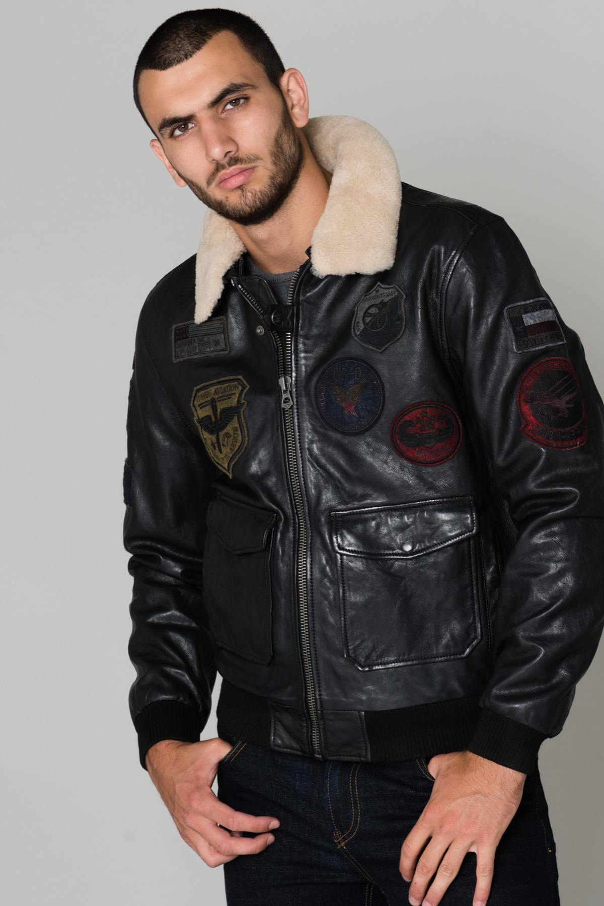Petrol-black lambskin aviator jacket with aged leather and collar. - Image n°3