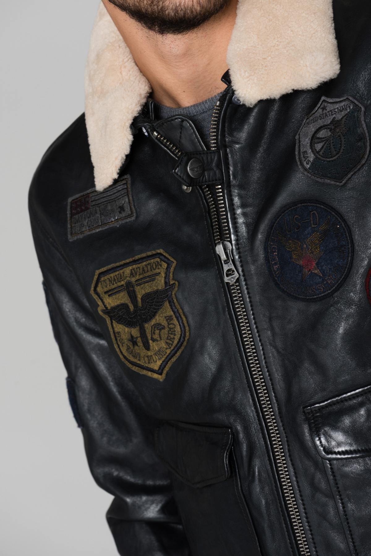 Petrol-black lambskin aviator jacket with aged leather and collar. - Image n°7