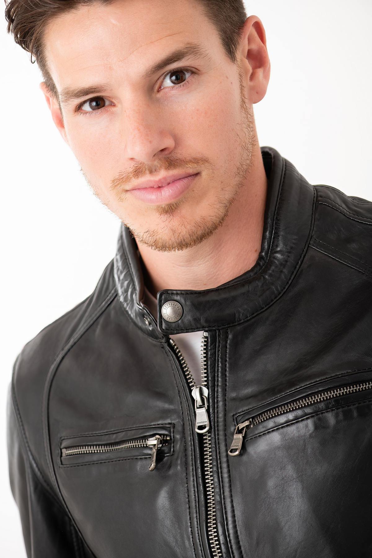 Daytona's black lambskin jacket, slim-cut for a timeless biker style. - Image n°7