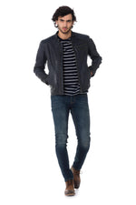 Midnight blue lambskin jacket with slim fit and quilted accents. - Image n°2