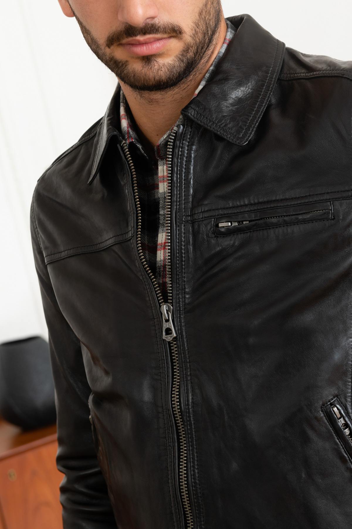 Black lambskin jacket with a soft, vintage patina and slim fit. - Image n°7