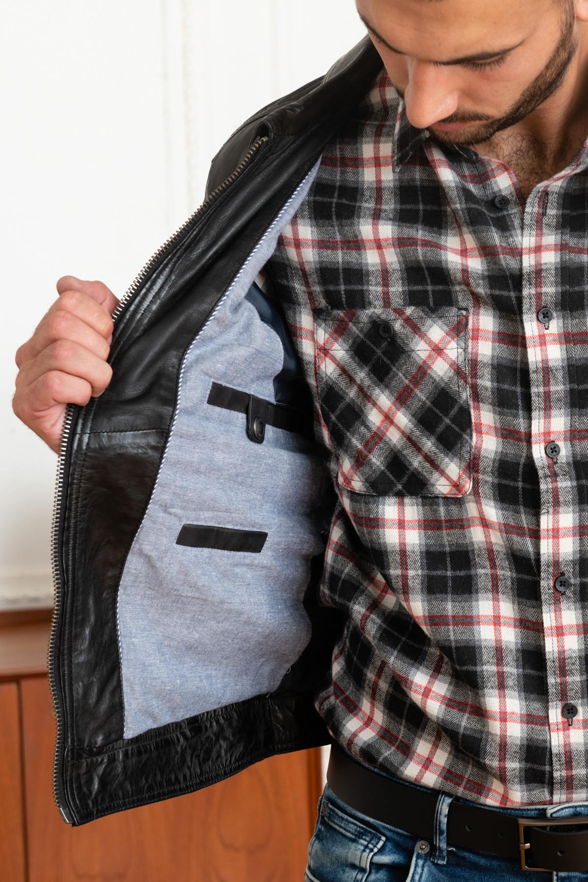Black lambskin jacket with a soft, vintage patina and slim fit. - Image n°4