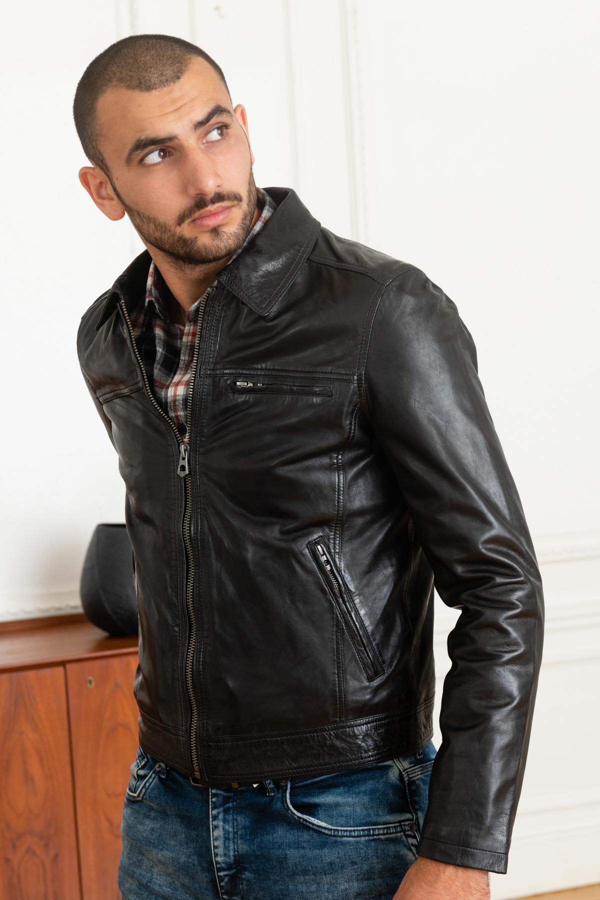 Black lambskin jacket with a soft, vintage patina and slim fit. - Image n°3