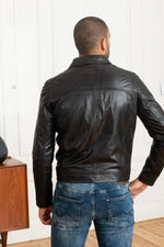 Black lambskin jacket with a soft, vintage patina and slim fit. - Image n°5