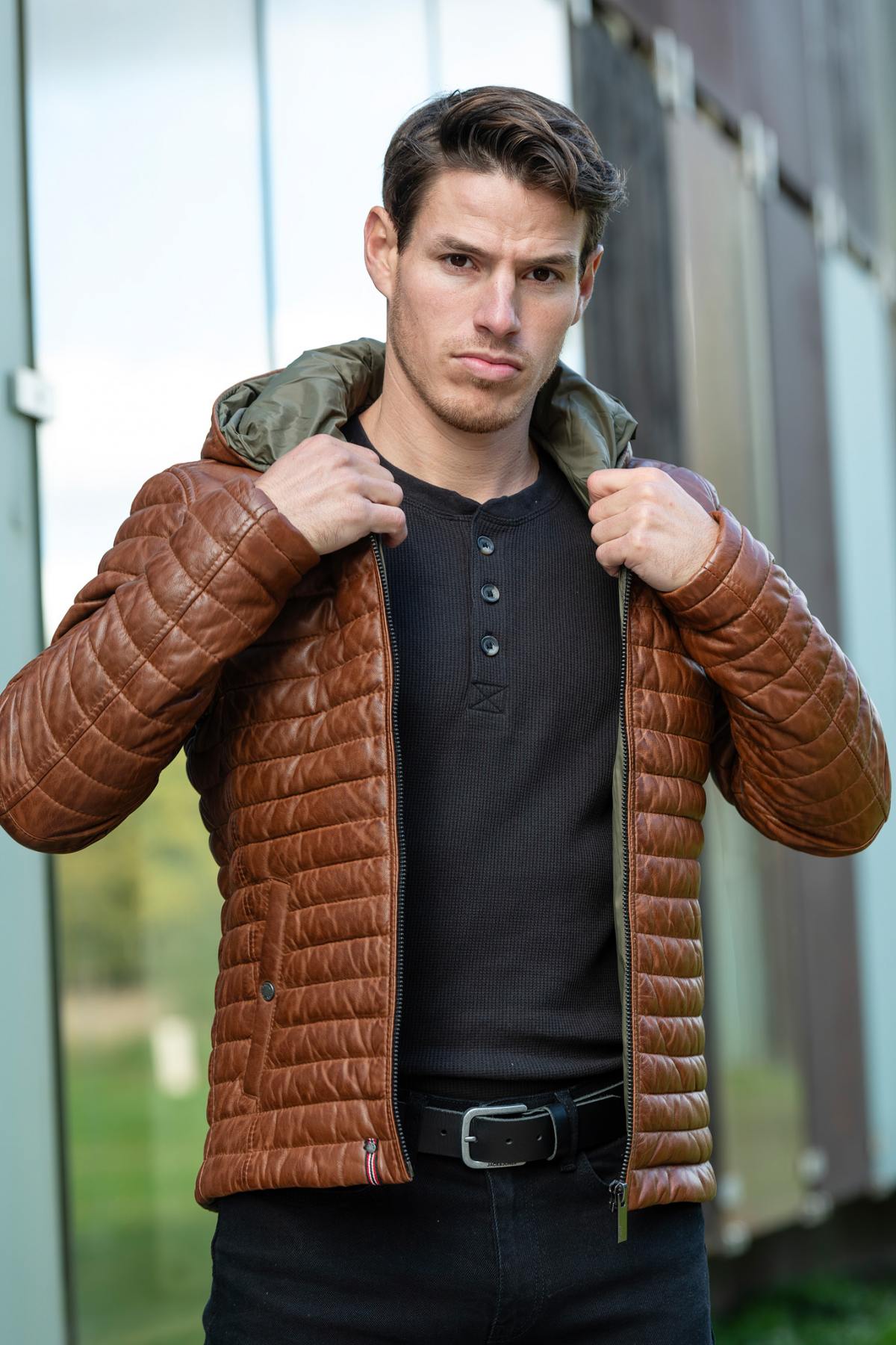 Warm cognac sheepskin jacket, quilted and slim. Fixed hood for winter. - Image n°2