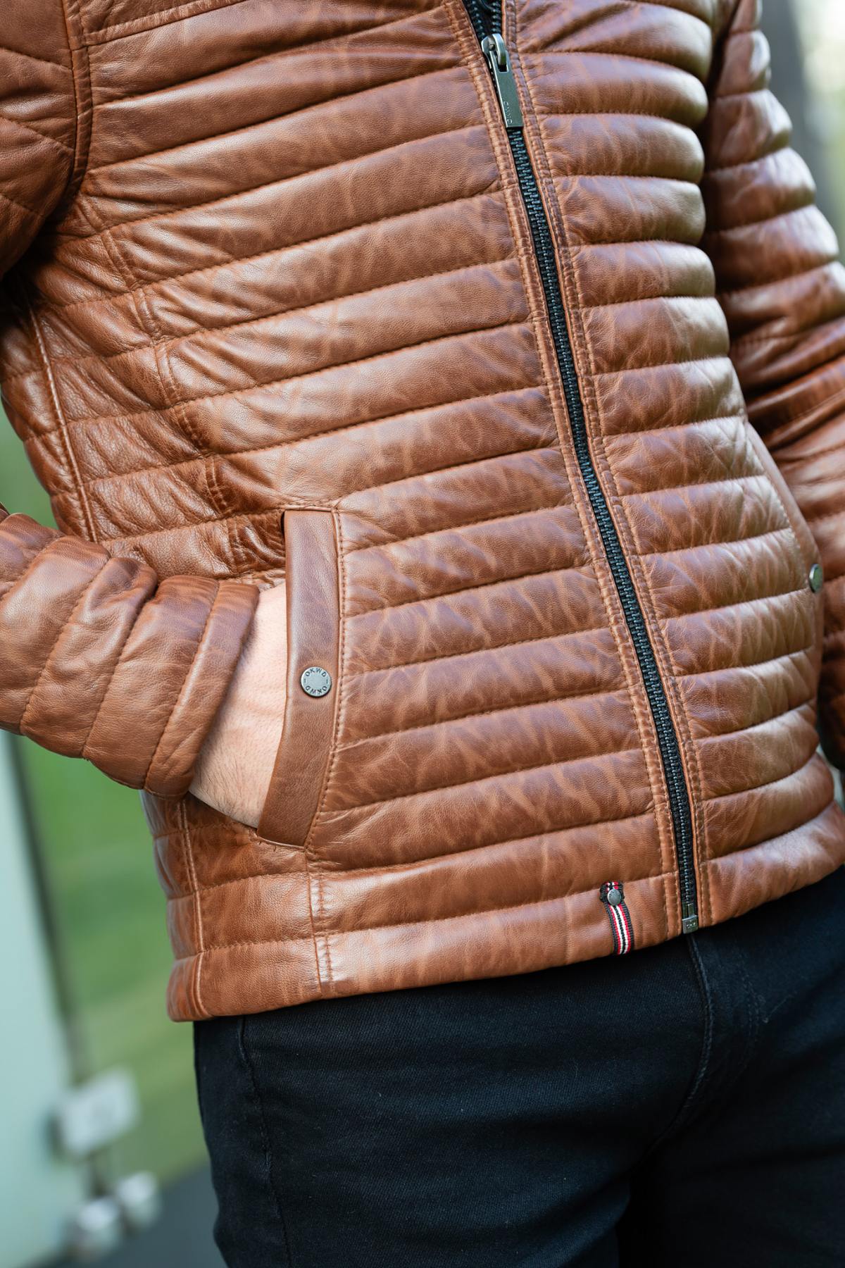 Warm cognac sheepskin jacket, quilted and slim. Fixed hood for winter. - Image n°5