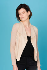 Soft goatskin and cotton blend in a breezy beige summer jacket. - Image n°1