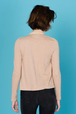 Soft goatskin and cotton blend in a breezy beige summer jacket. - Image n°3