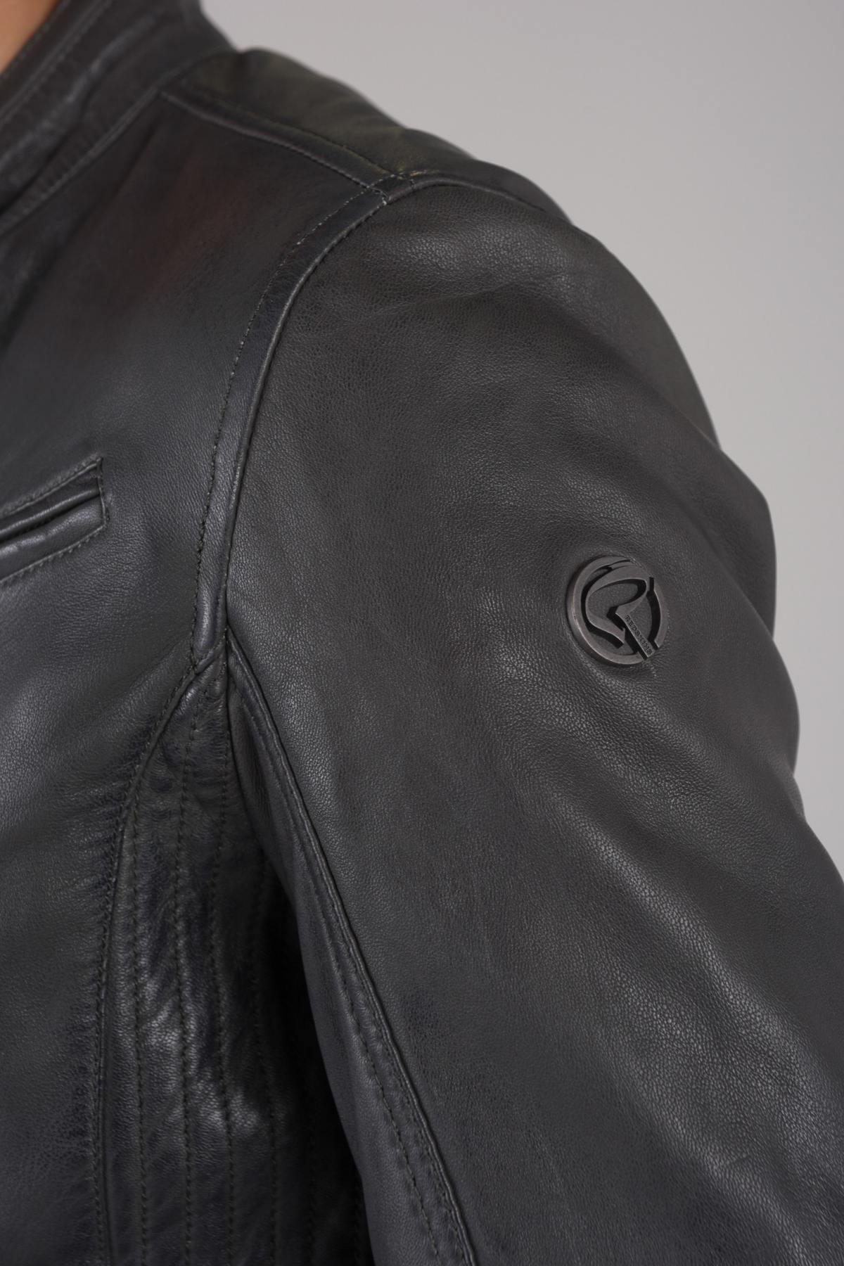 Slim sheep leather jacket in aged grey. Moto style with zipped cuffs. - Image n°6