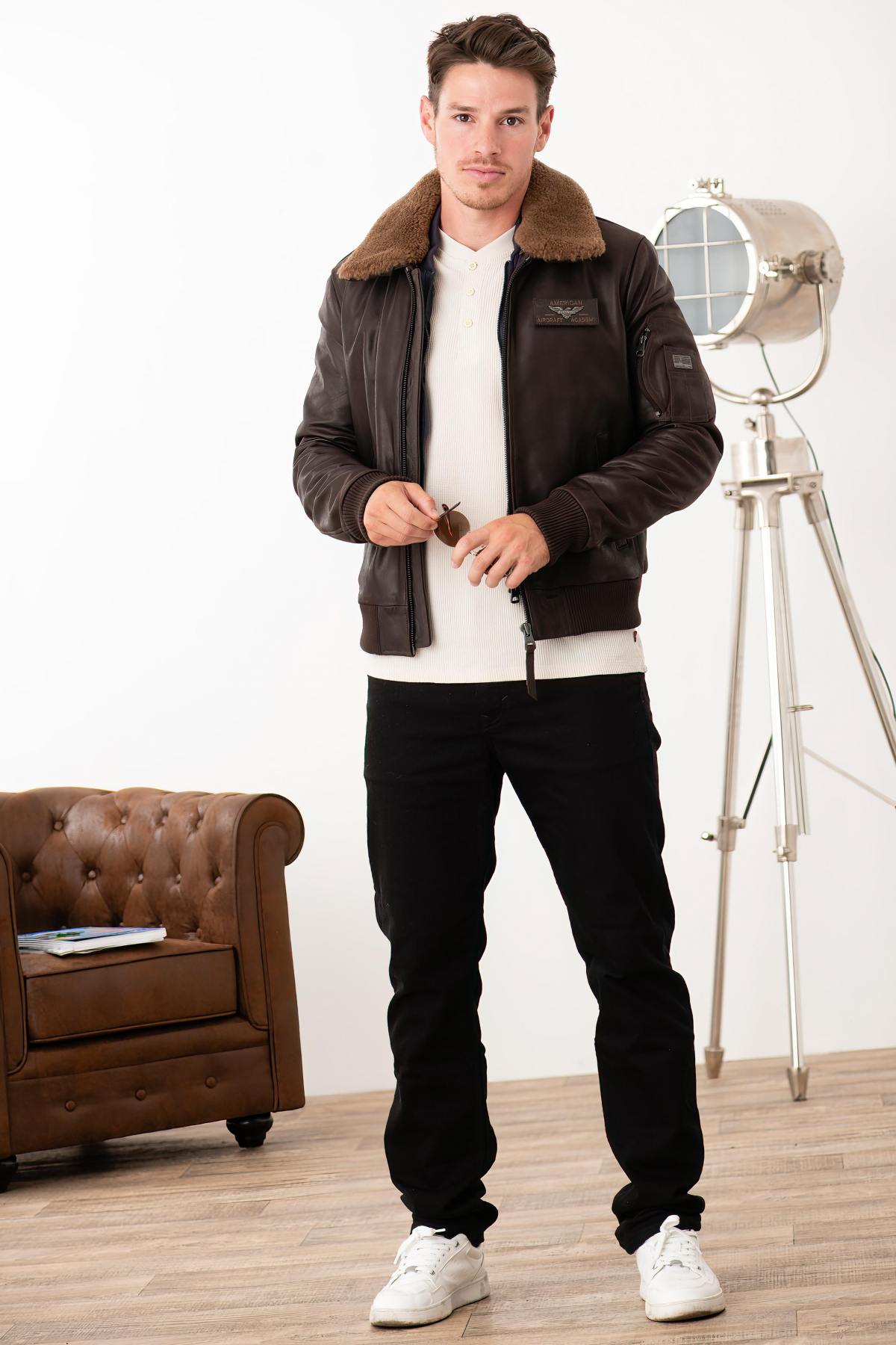Thick cowhide aviator with wool collar and quilted lining. - Image n°2