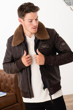 Thick cowhide aviator with wool collar and quilted lining. - Image n°1