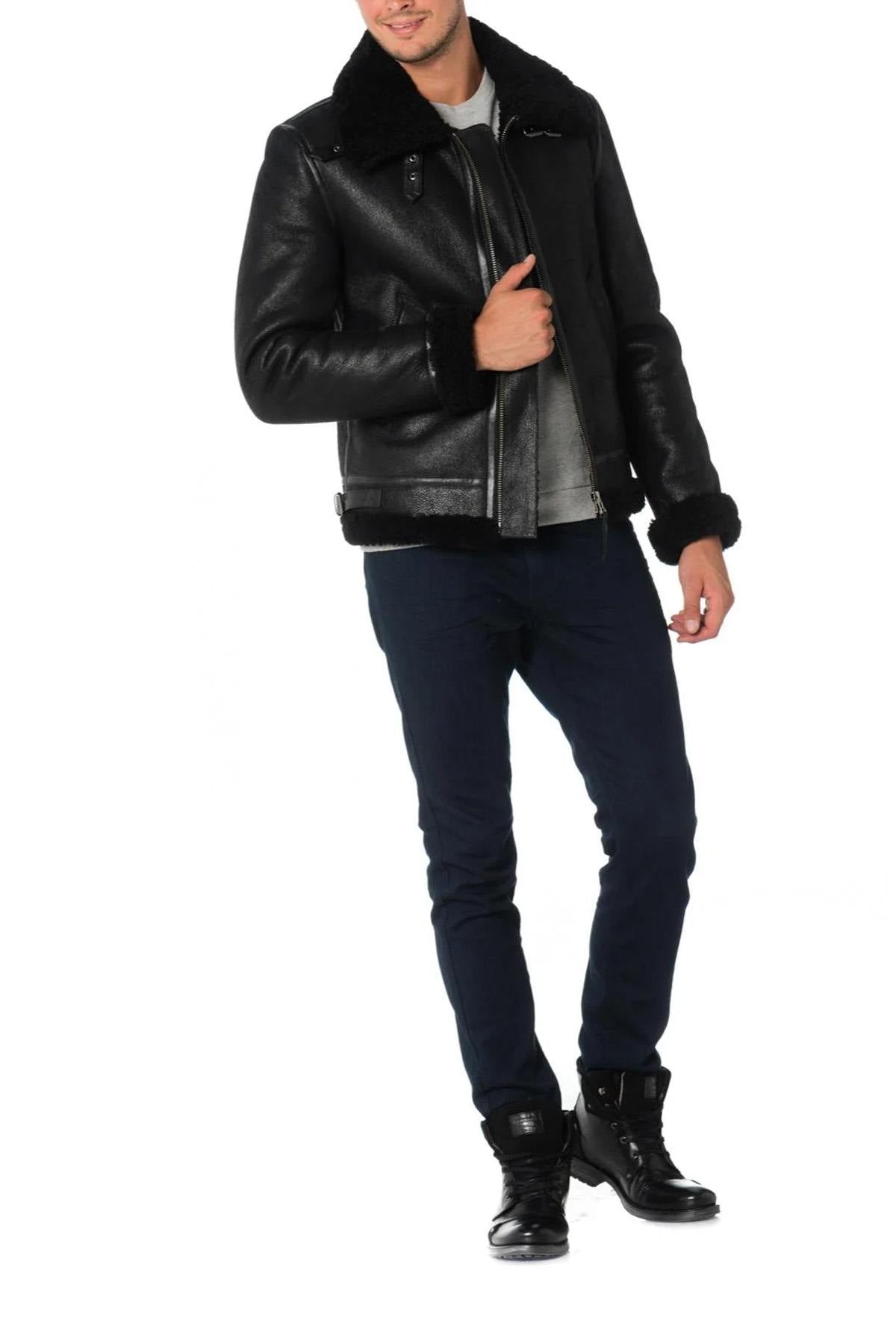 Redskins' Reagan Queenstown: a shearling bomber for vintage warmth. - Image n°5