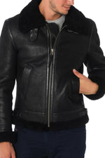 Redskins' Reagan Queenstown: a shearling bomber for vintage warmth. - Image n°3