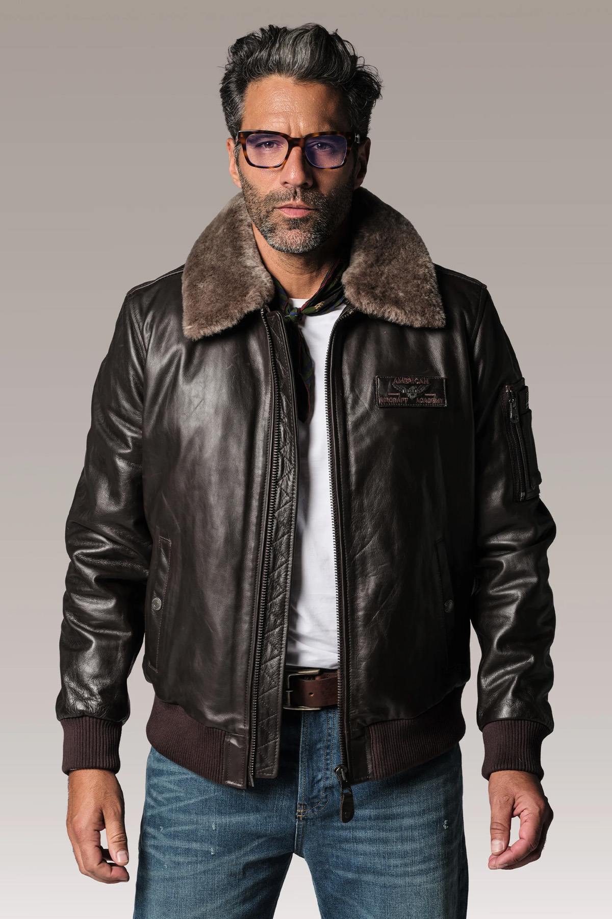 A vintage cowhide aviator with fur collar. Quilted lining for winter warmth and style. - Image n°6