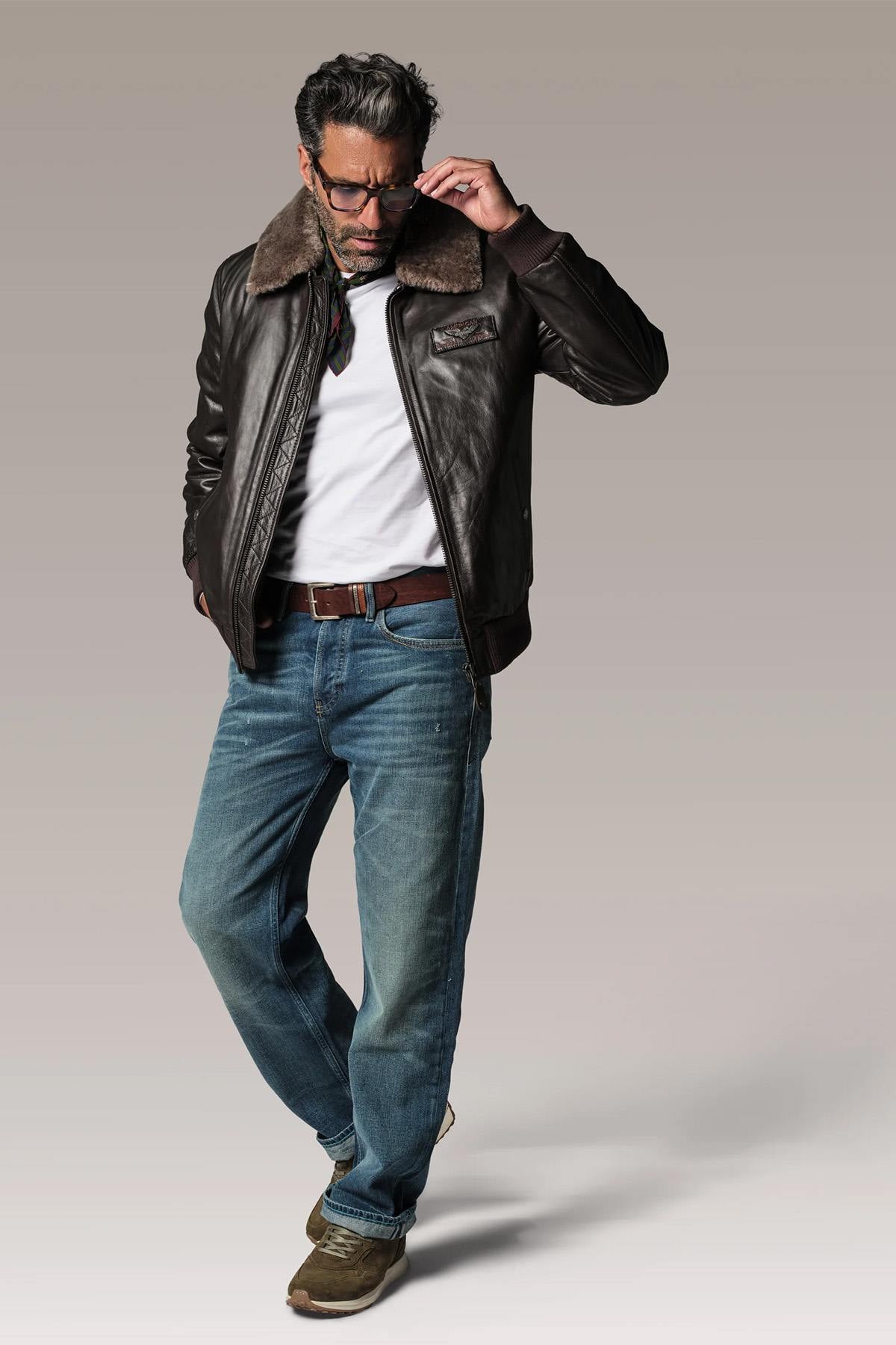 A vintage cowhide aviator with fur collar. Quilted lining for winter warmth and style. - Image n°2
