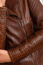 Retro biker jacket in warm bison sheep leather, aged for softness. - Image n°2
