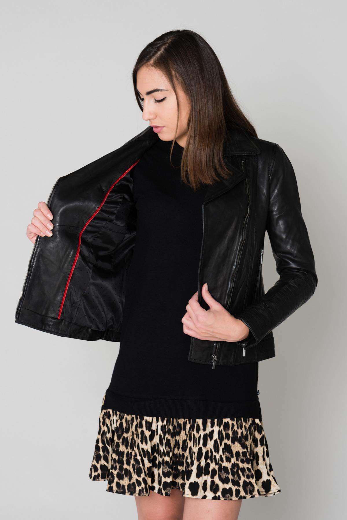 Slim black sheep leather biker jacket, mid-length and lightweight. - Image n°6