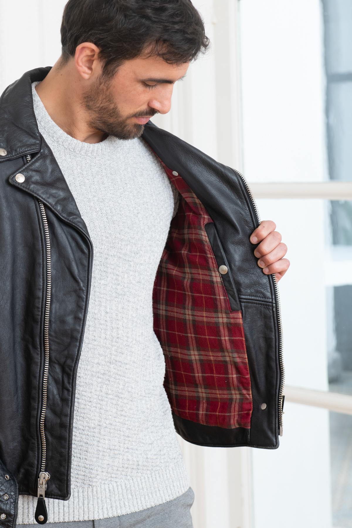 Schott's 626VN: slim-fit Perfecto in hand-aged vachetta leather. - Image n°5