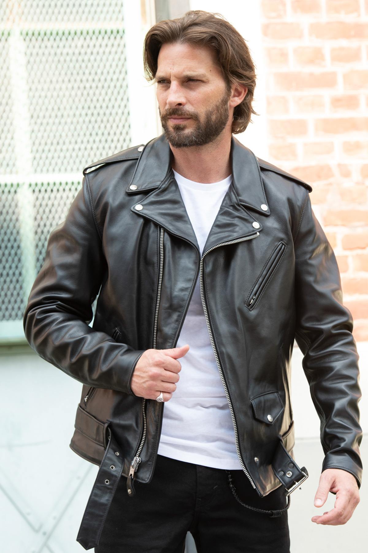 The 118L Black: Schott's longer Perfecto in heavyweight cowhide. - Image n°1