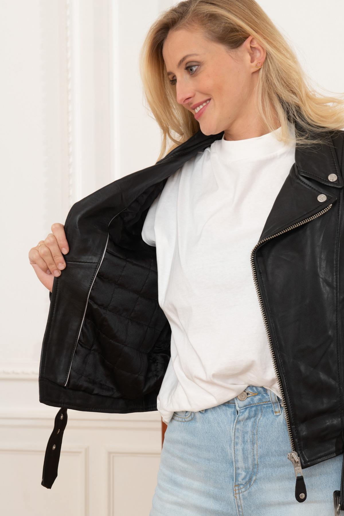 Schott's LCW8618 Black: a women's Perfecto in supple lambskin nappa. - Image n°8