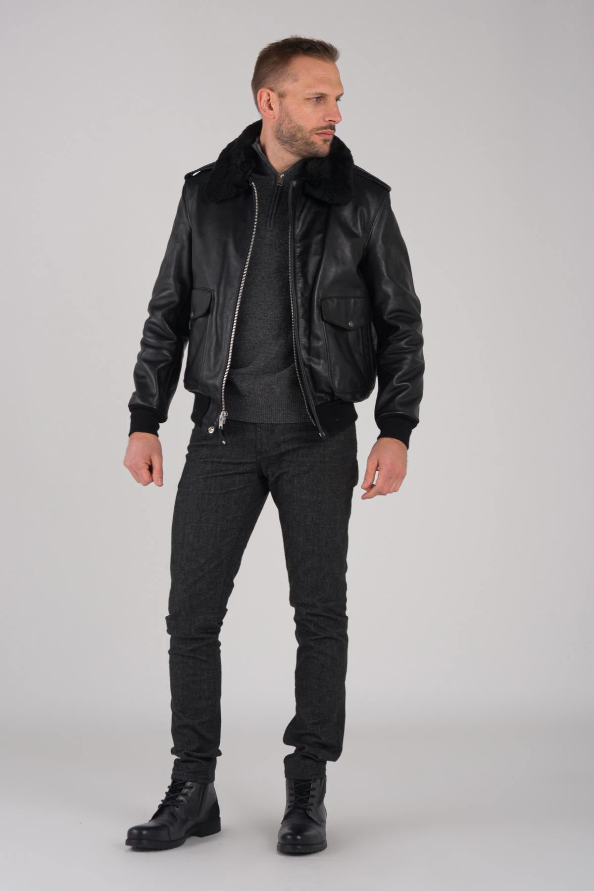 Schott's 184SM Black: A-2 jacket in naked cowhide. Fleece liner. - Image n°5