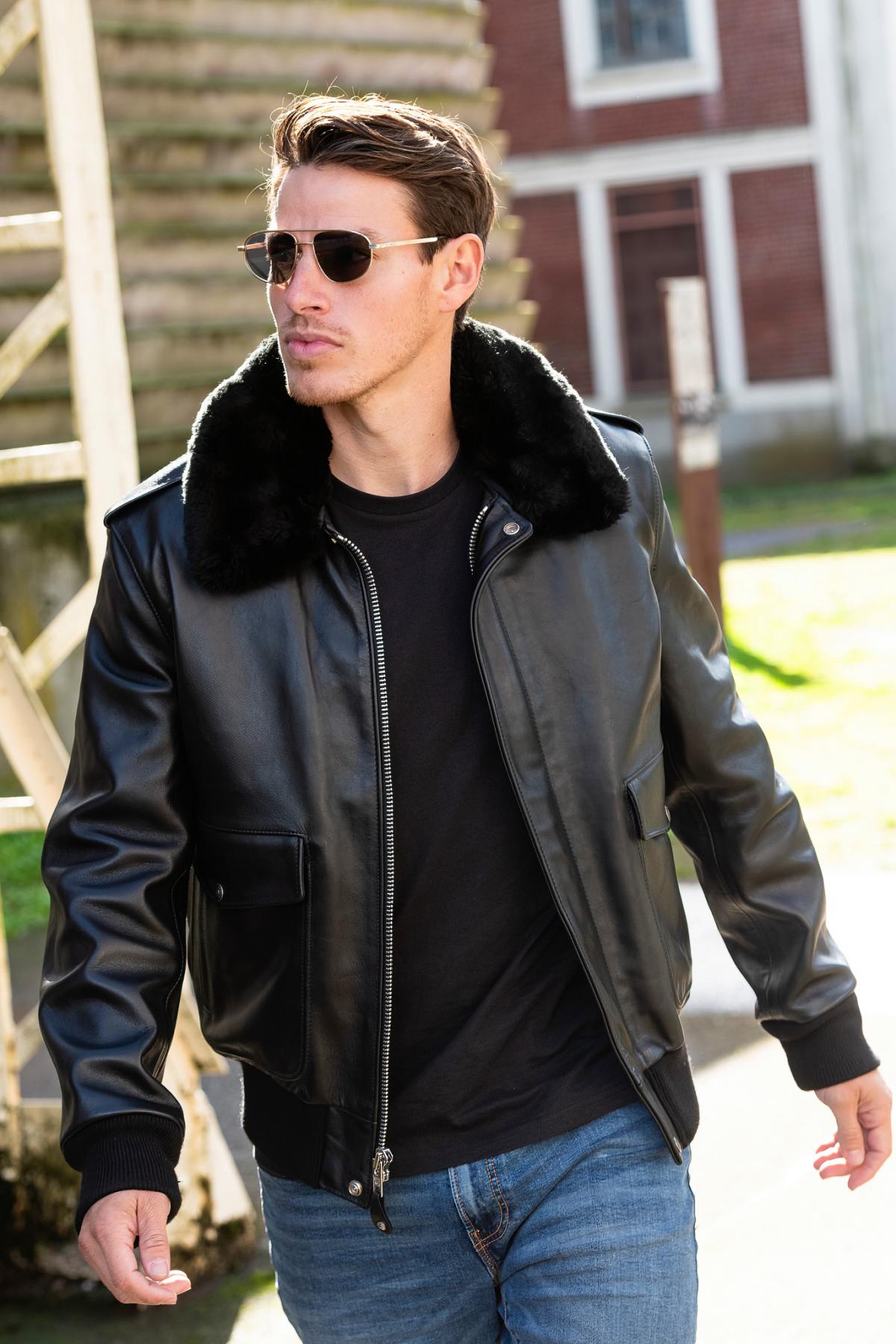 Schott's 184SM Black: A-2 jacket in naked cowhide. Fleece liner. - Image n°1