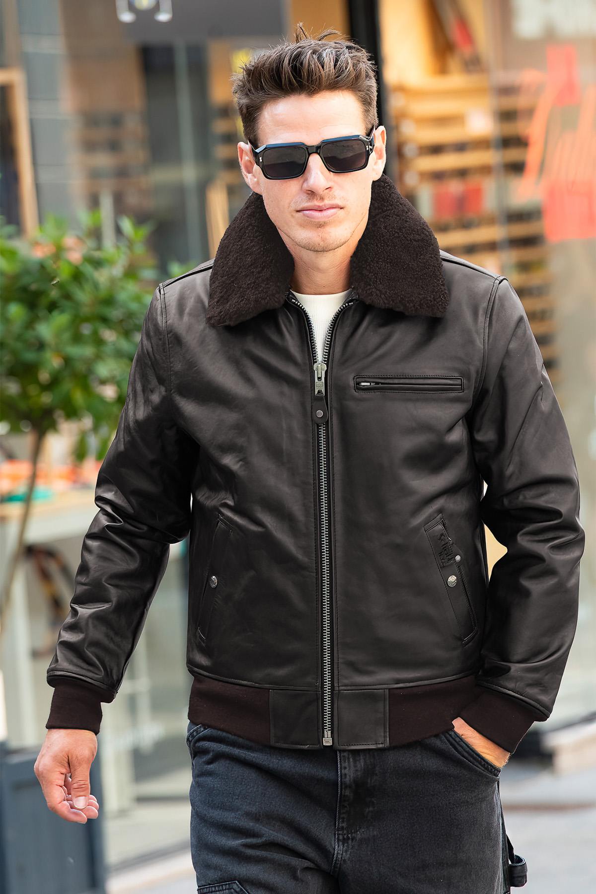 Schott's cowhide aviator jacket with removable shearling collar. - Image n°3