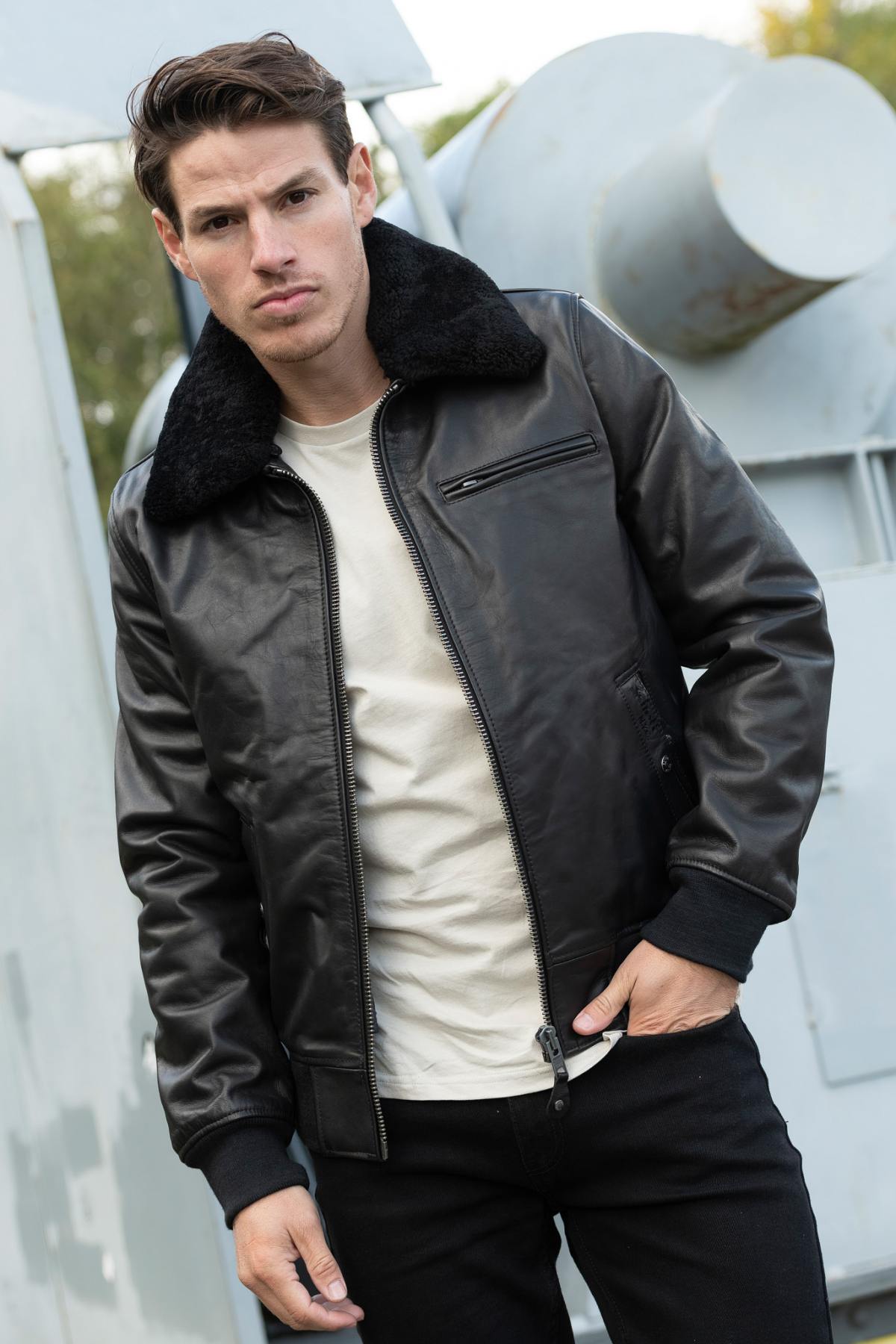 LC1380 Black by Schott-thick cowhide, shearling collar, zip-out liner. - Image n°9