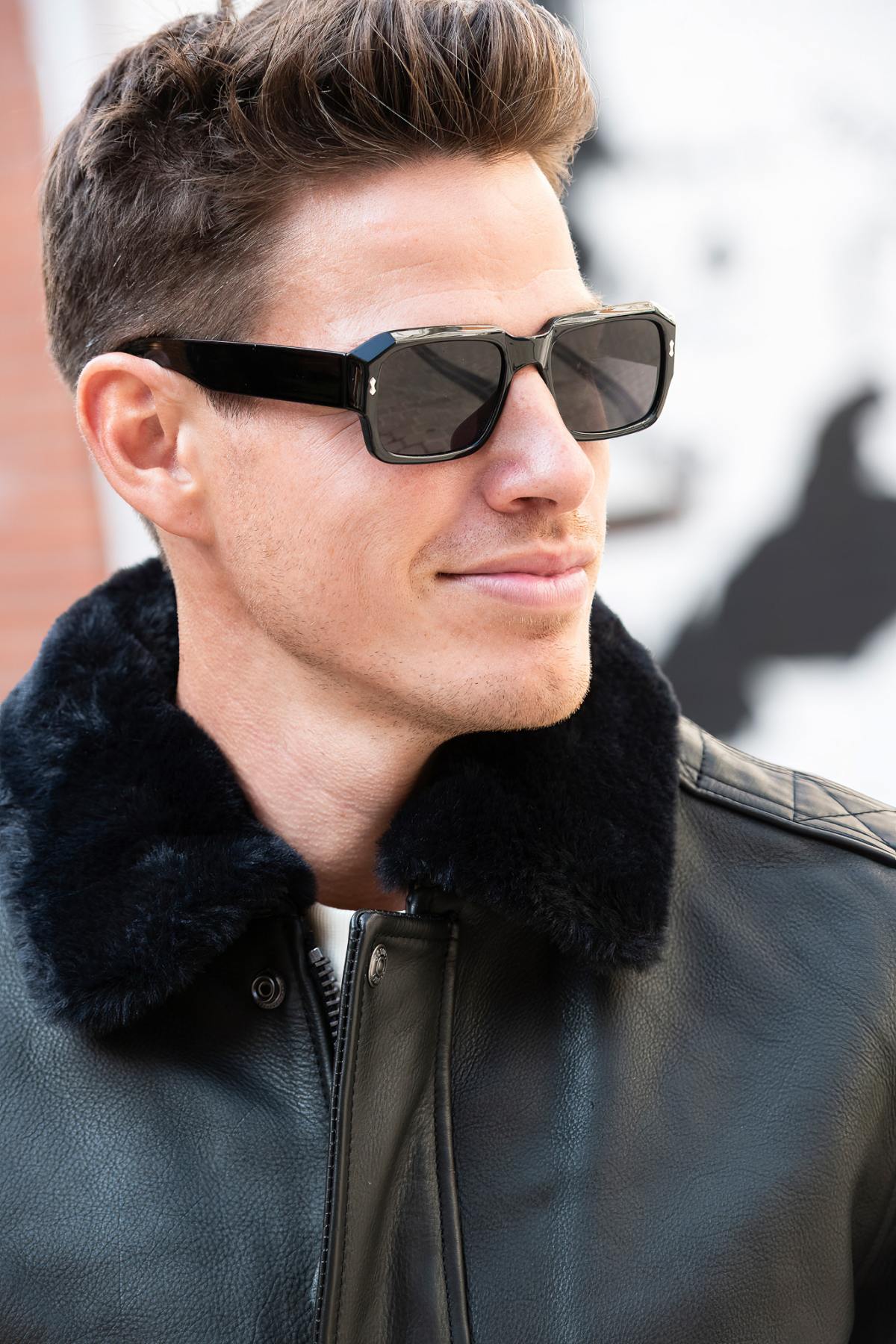 Thick cowhide A-2 aviator jacket with patina and removable collar. - Image n°6