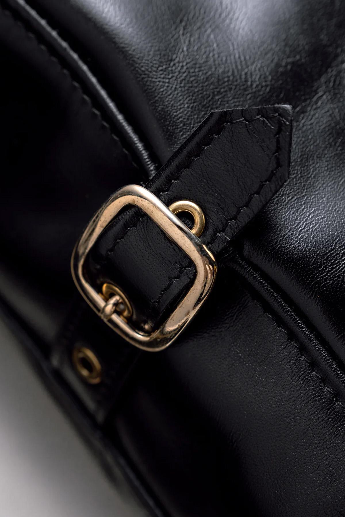 Schott 689H: glossy horsehide, aged brass, and a vintage biker cut. - Image n°8